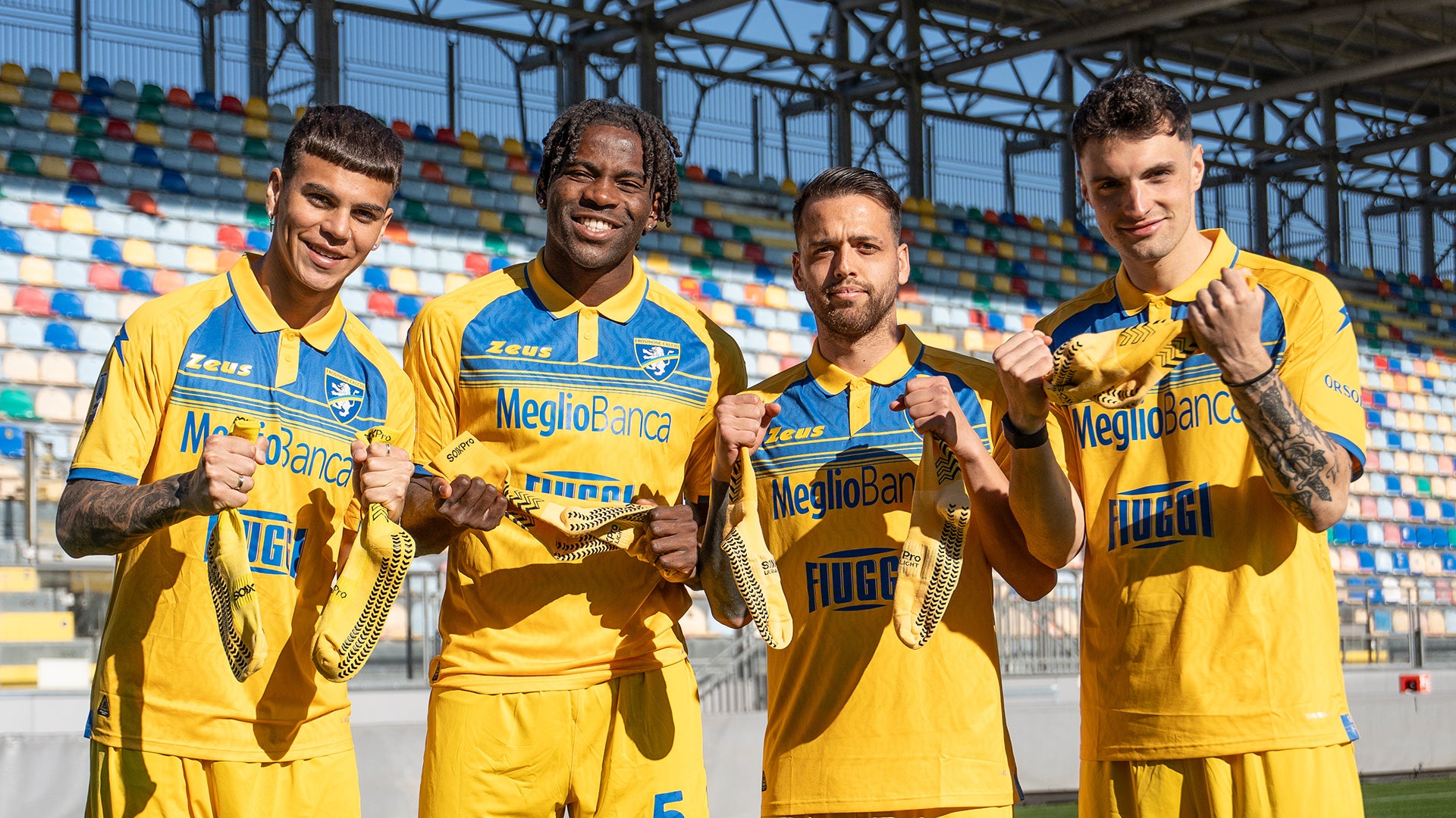 Carica video: